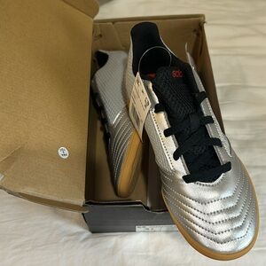 Big kid predator 19.4  sala adidas size 3.5 new